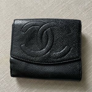 Chanel caviar leather bi fold wallet black